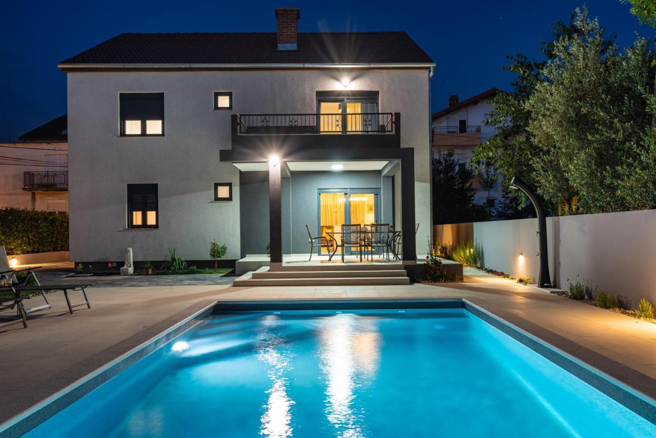 Holiday House Vito Zara Esterno foto