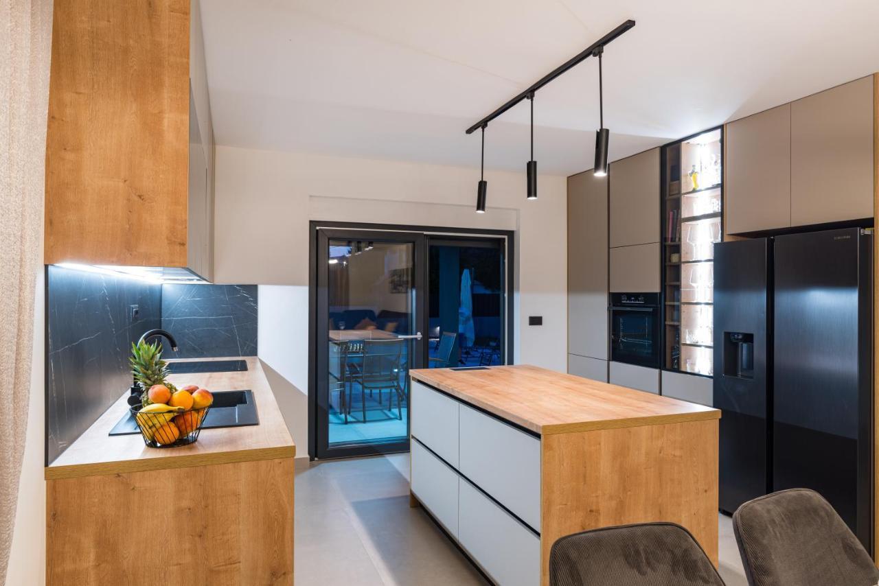 Holiday House Vito Zara Esterno foto