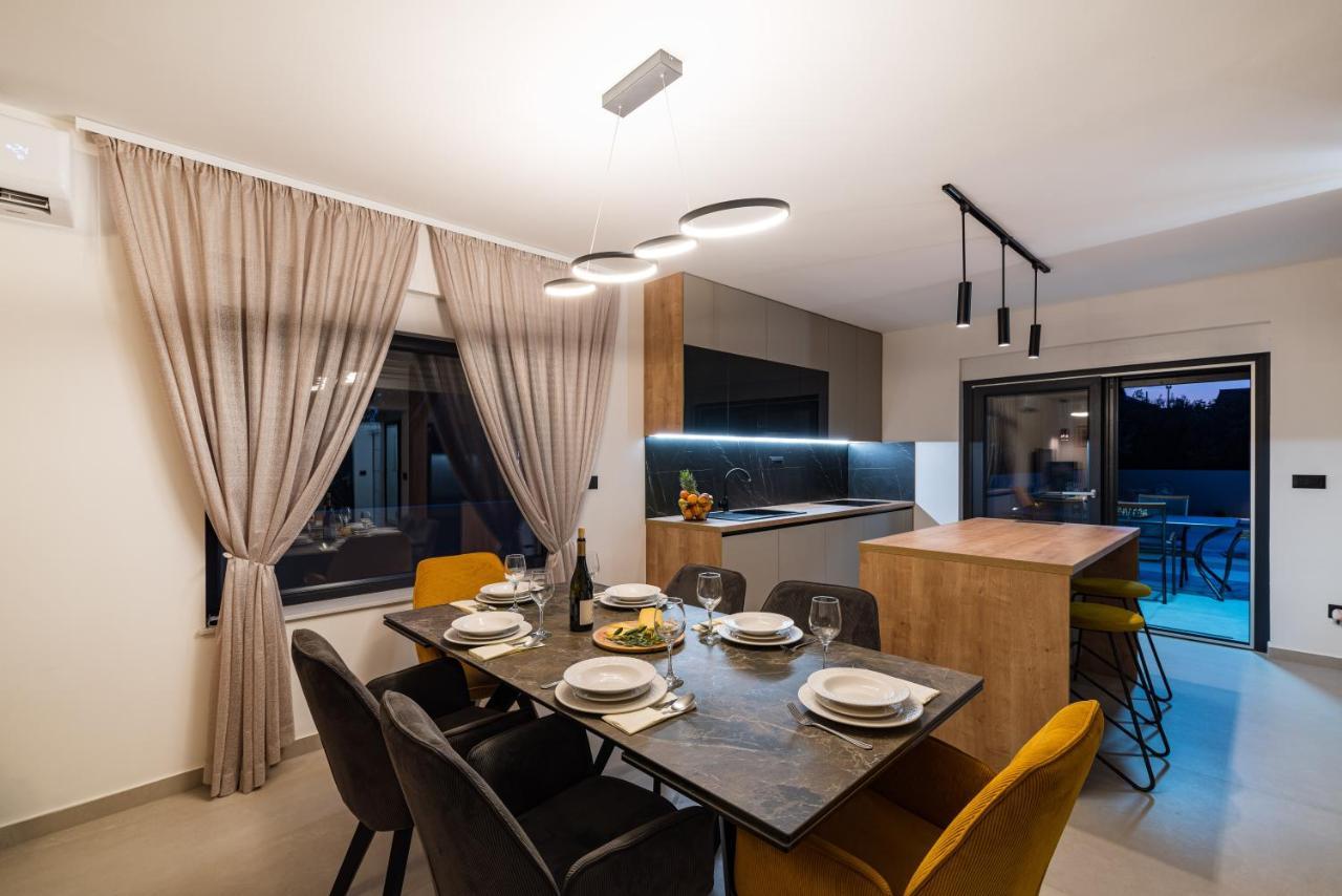 Holiday House Vito Zara Esterno foto