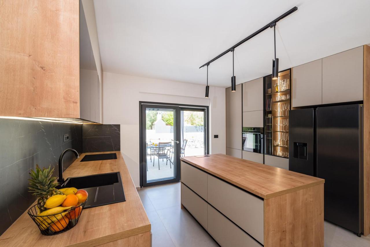 Holiday House Vito Zara Esterno foto