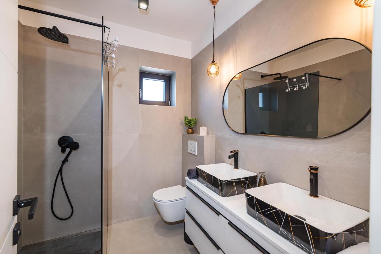 Holiday House Vito Zara Esterno foto