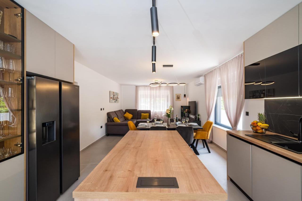 Holiday House Vito Zara Esterno foto
