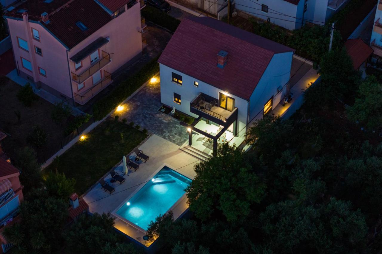 Holiday House Vito Zara Esterno foto