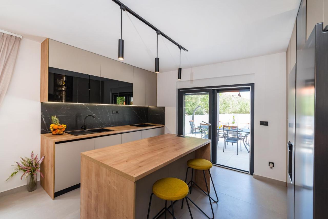 Holiday House Vito Zara Esterno foto