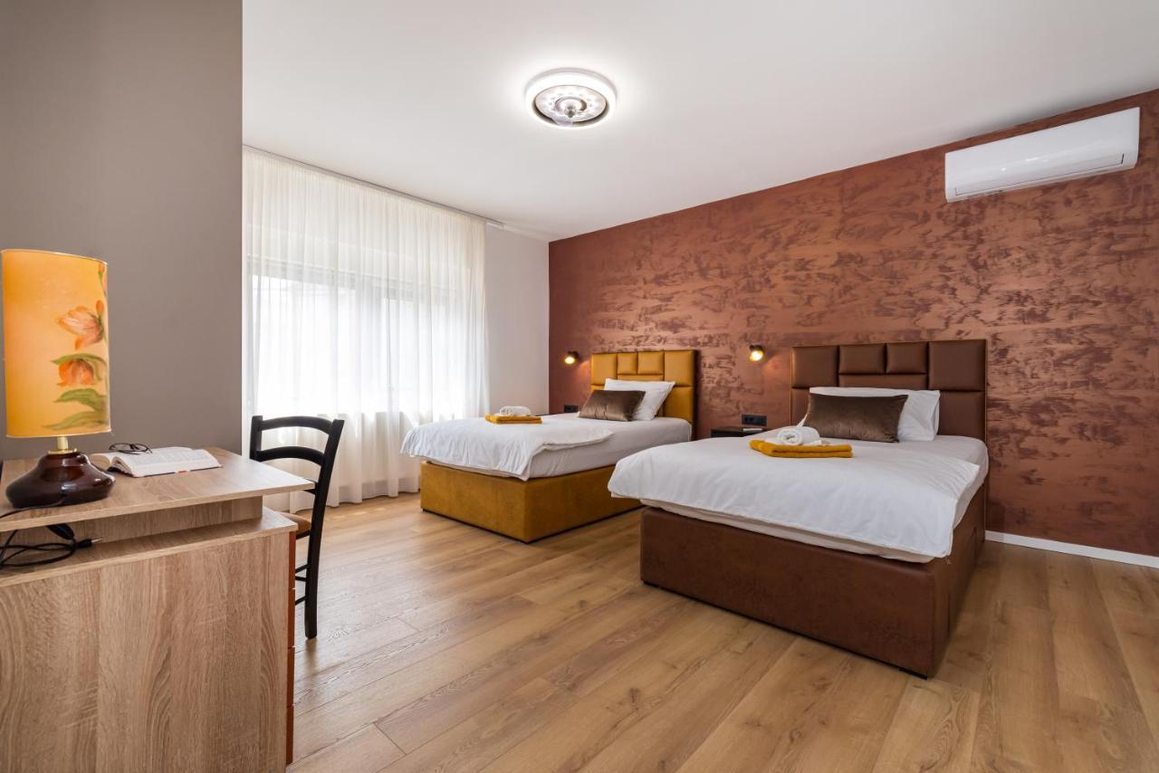 Holiday House Vito Zara Esterno foto