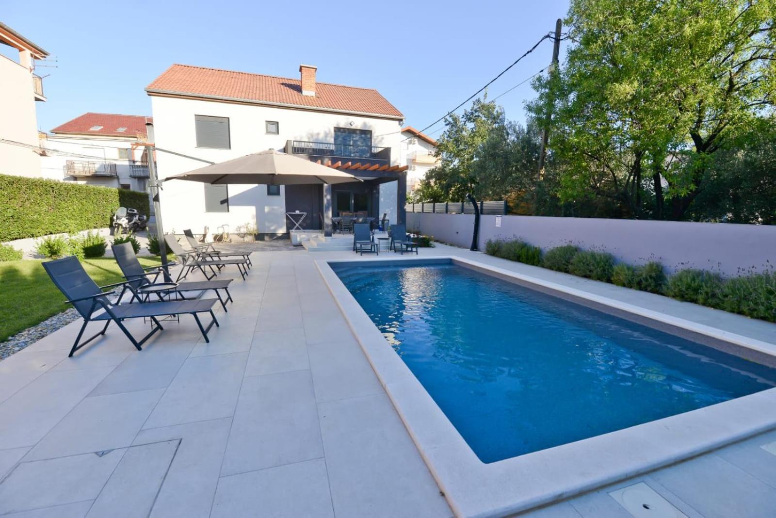 Holiday House Vito Zara Esterno foto